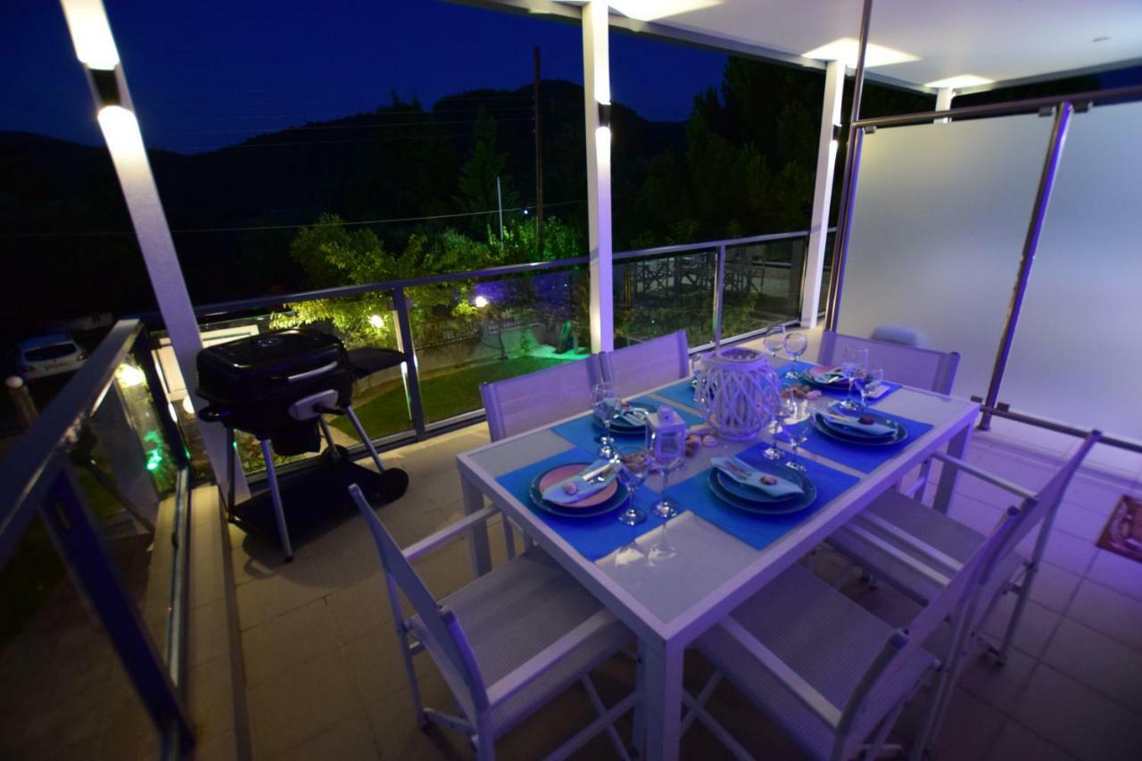V Luxury Suites Toroni 3 Exterior photo